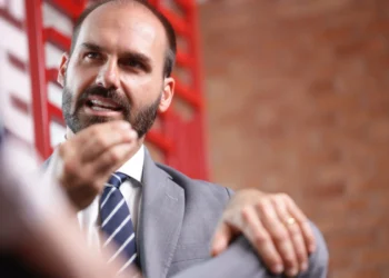 STF forma maioria para condenar Eduardo Bolsonaro por coação