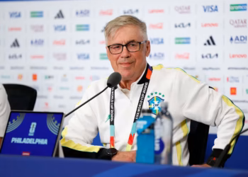 Brasil tenta deslanchar na Copa do Mundo contra freguês gigante