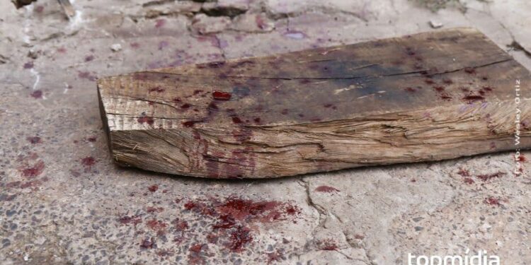 Mulher é brutalmente espancada com pedaço de madeira por ex em Paranaíba