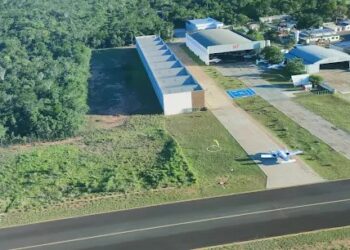 Avião cai durante tentativa de pouso e explode em Campo Grande