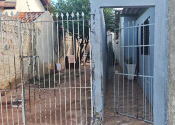 Homem entra em surto psicótico e ameaça comer coração do irmão em Três Lagoas