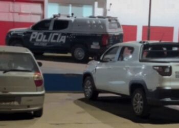 Vizinhos chamam Polícia Militar para apartar briga de casal no meio da rua em Água Clara