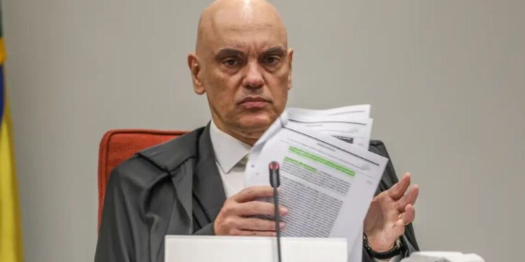 Moraes trocou o celular, chip e número de telefone que conversou com Vorcaro