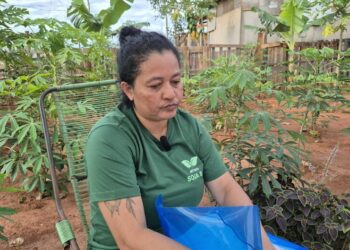 Mãe diz ter sido expulsa de casa pelos filhos e pede ajuda para construir barraco em Campo Grande