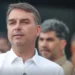 Avião com Flávio Bolsonaro parte do Equador em direção a Miami, onde prepara entrevista